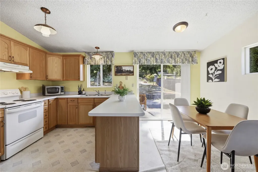 17940 9th Avenue NE Poulsbo WA 98370