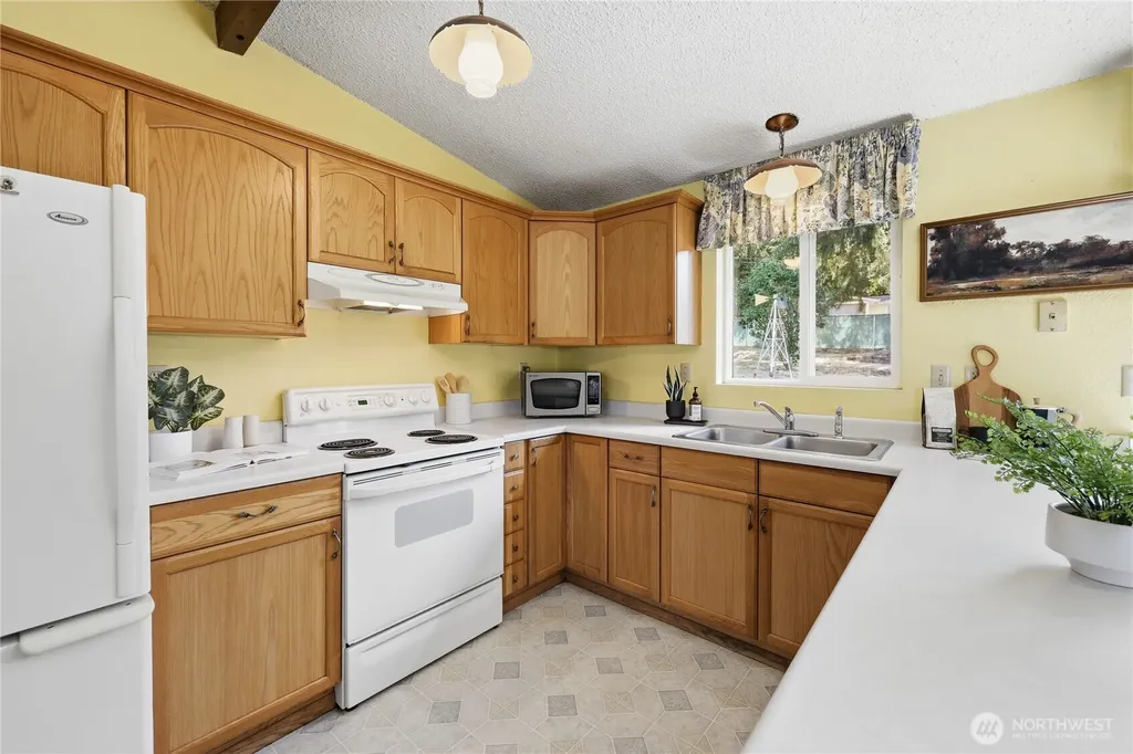 17940 9th Avenue NE Poulsbo WA 98370