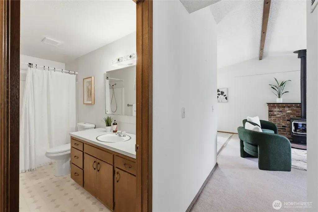 17940 9th Avenue NE Poulsbo WA 98370