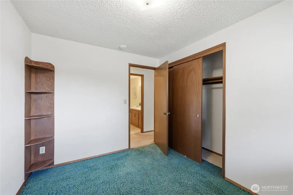 17940 9th Avenue NE Poulsbo WA 98370