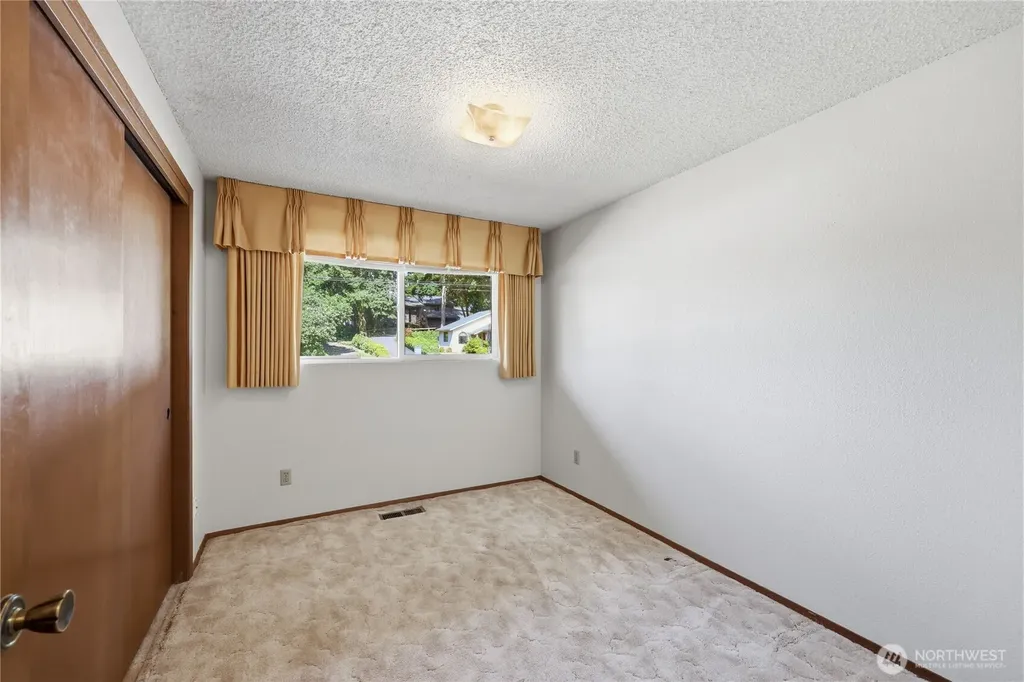 17940 9th Avenue NE Poulsbo WA 98370