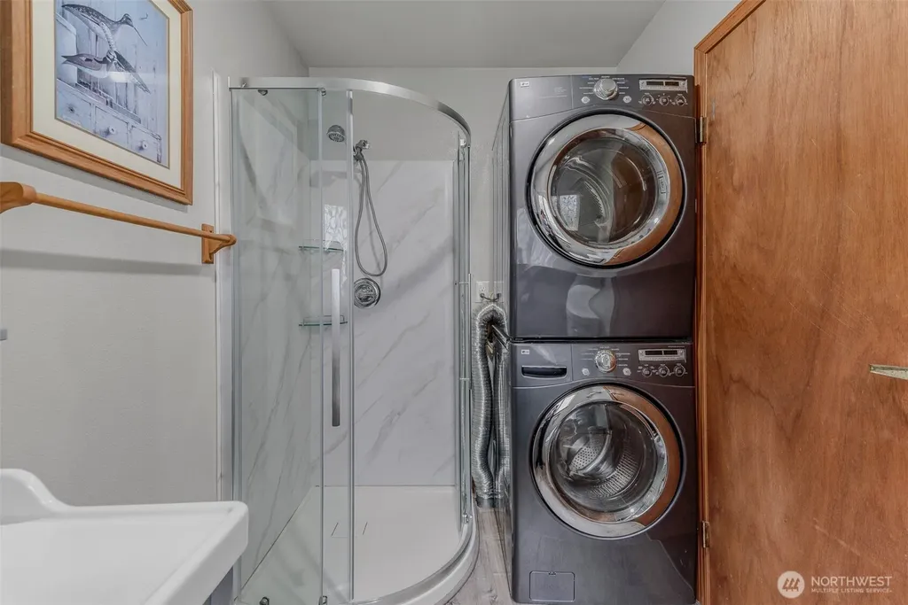 390 E Lakeshore Drive Shelton WA 98584