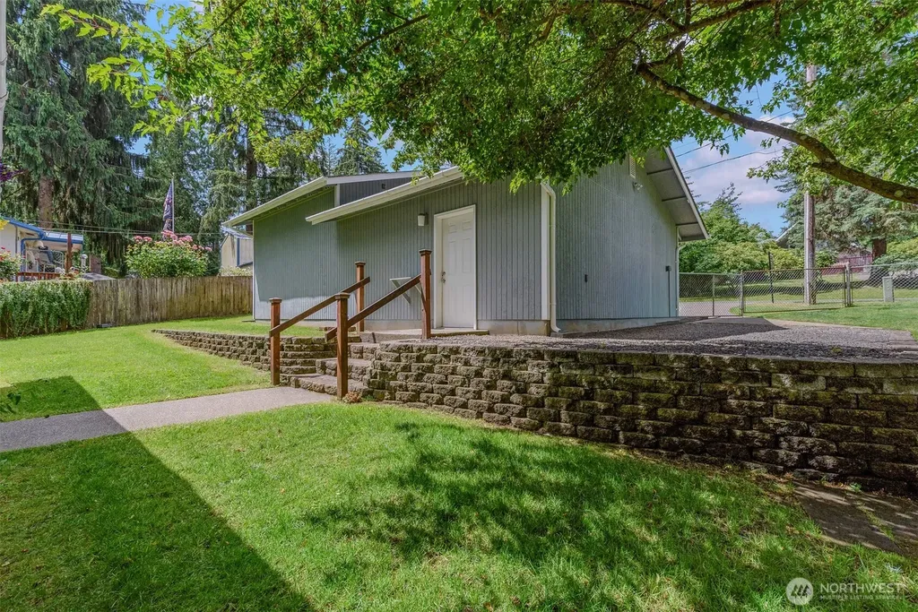 390 E Lakeshore Drive Shelton WA 98584