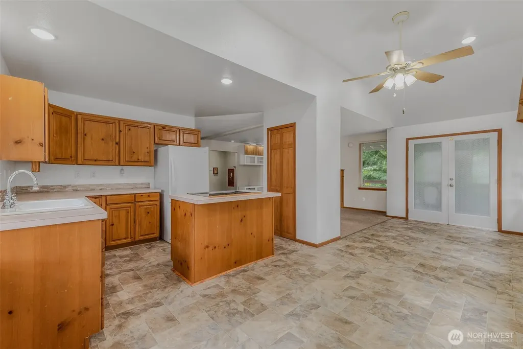 390 E Lakeshore Drive Shelton WA 98584