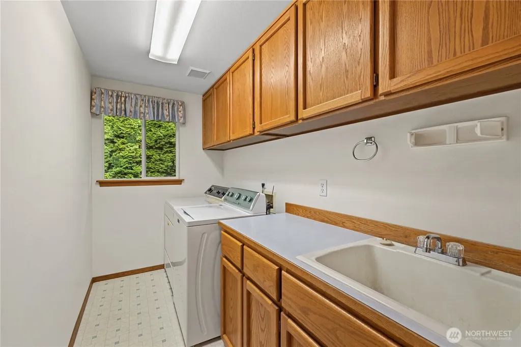 1614 Poplar Lane Camano Island WA 98282