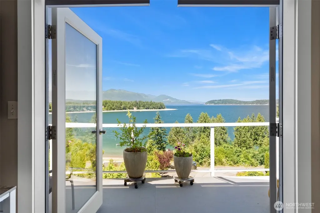 8625 Leeward Avenue NW Seabeck WA 98380