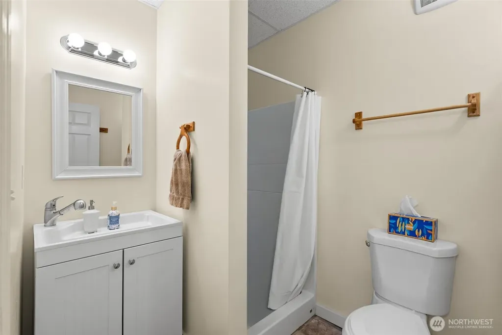 8625 Leeward Avenue NW Seabeck WA 98380