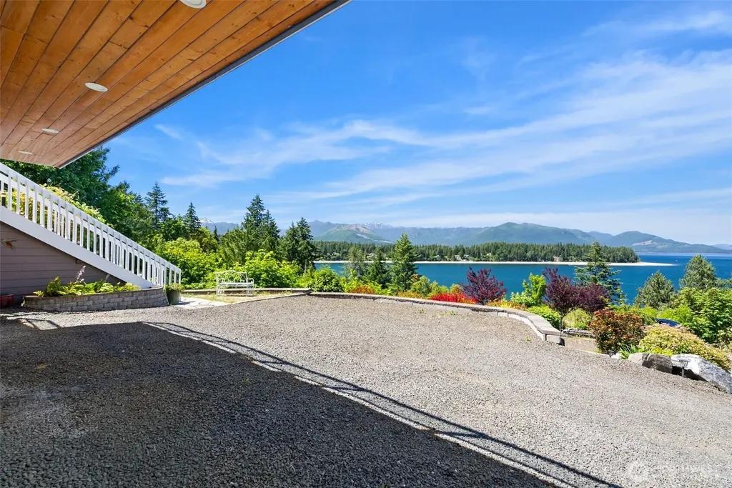 8625 Leeward Avenue NW Seabeck WA 98380
