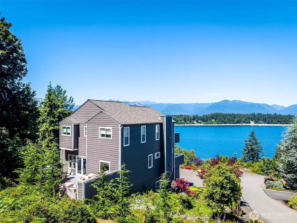 8625 Leeward Avenue NW Seabeck WA 98380