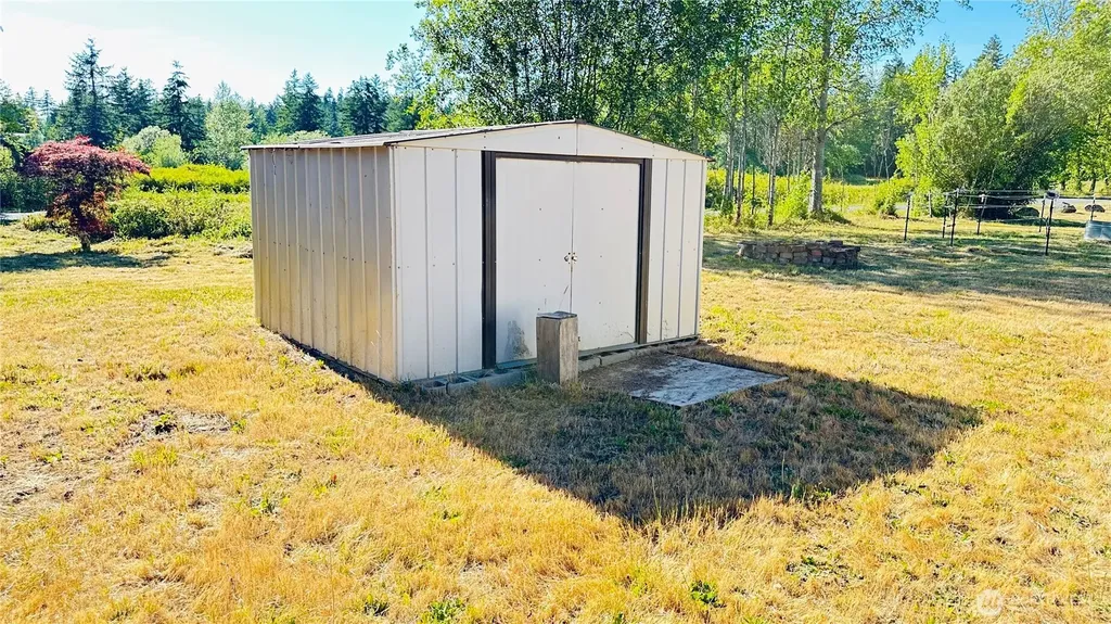 11 E Michigan School Road Sequim WA 98382