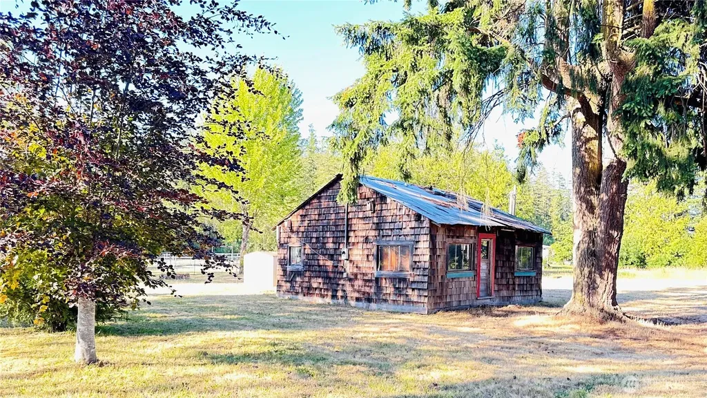11 E Michigan School Road Sequim WA 98382