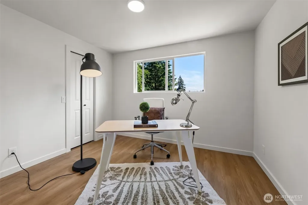 4303 NE 24th Street Renton WA 98059