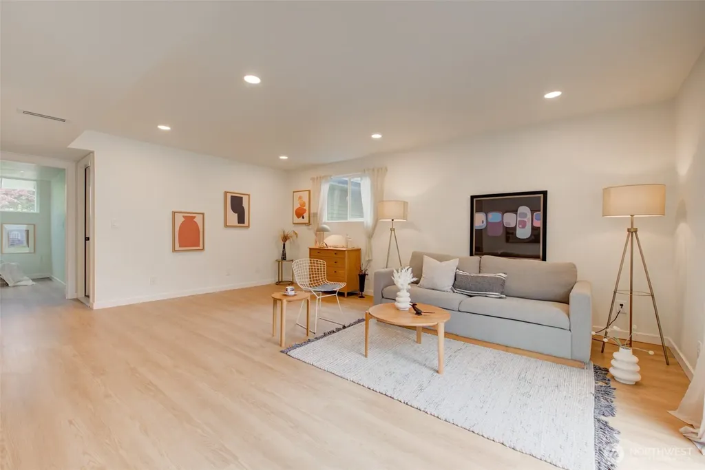 4303 NE 24th Street Renton WA 98059