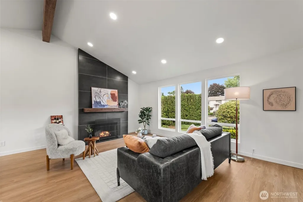 4303 NE 24th Street Renton WA 98059