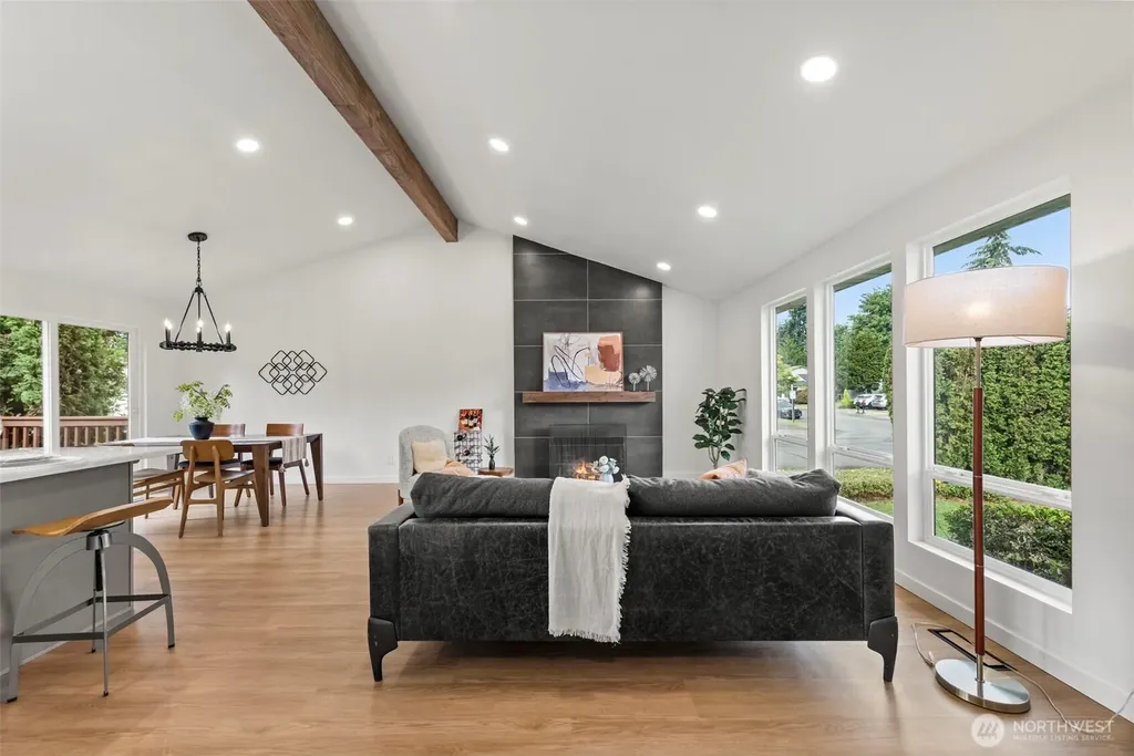 4303 NE 24th Street Renton WA 98059