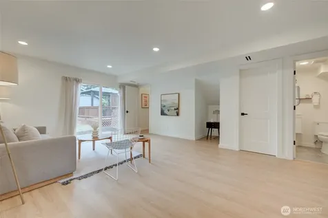 4303 NE 24th Street Renton WA 98059