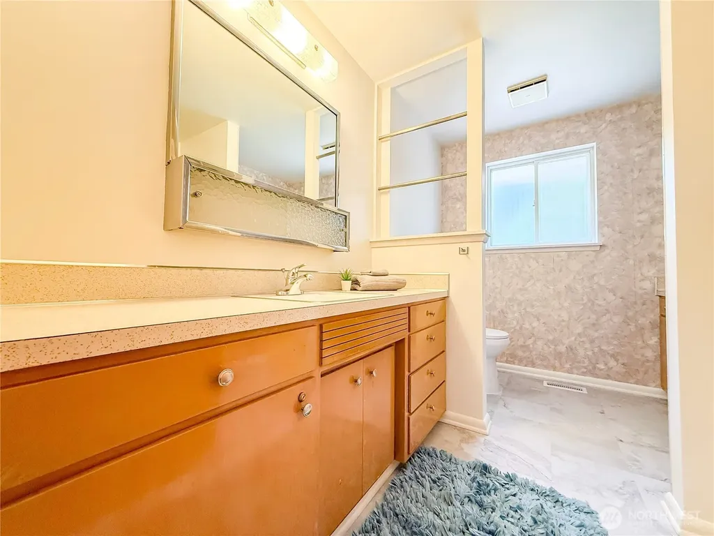 11253 12th Avenue S Seattle WA 98168