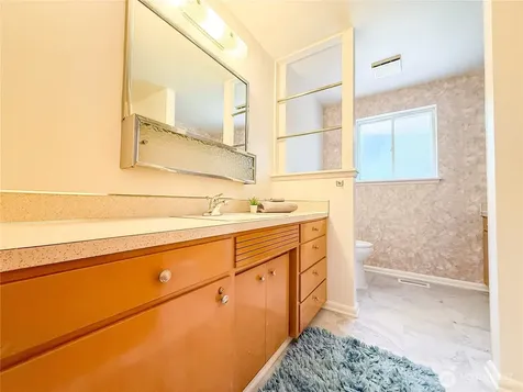 11253 12th Avenue S Seattle WA 98168