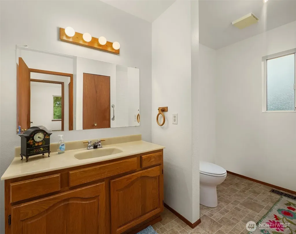 7805 186th Street SW Edmonds WA 98026