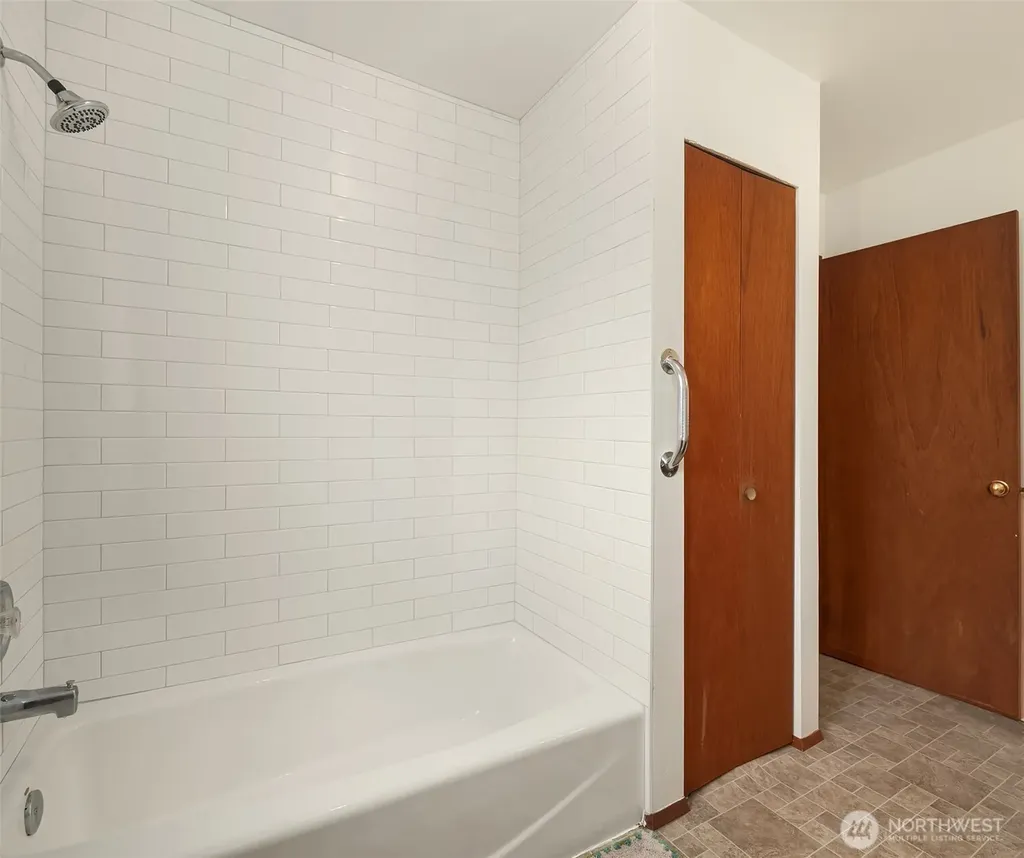 7805 186th Street SW Edmonds WA 98026
