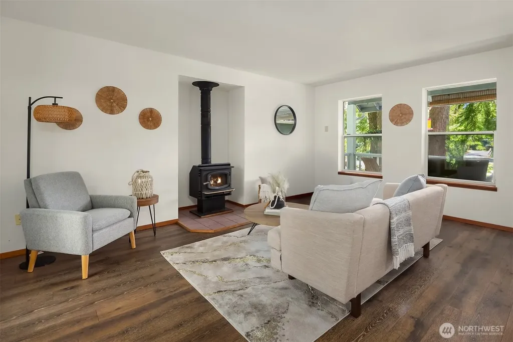 7805 186th Street SW Edmonds WA 98026