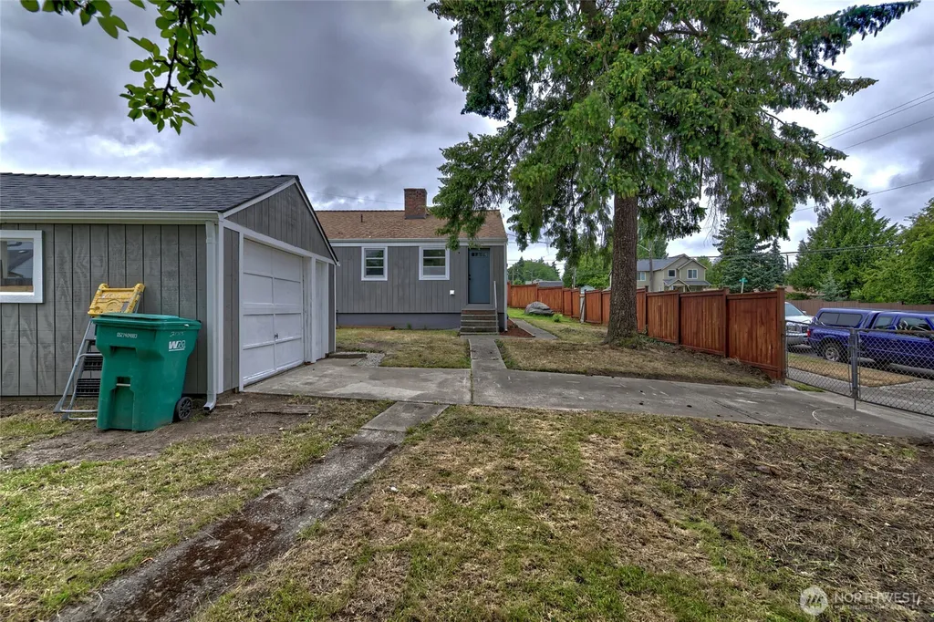 13504 35th Avenue S Tukwila WA 98168