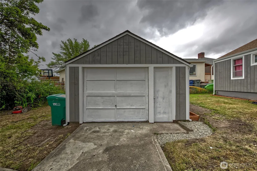 13504 35th Avenue S Tukwila WA 98168
