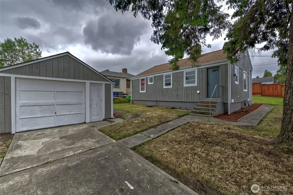 13504 35th Avenue S Tukwila WA 98168