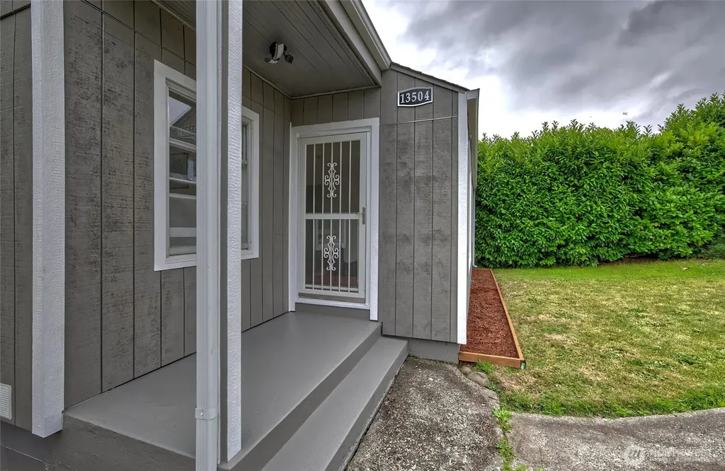 13504 35th Avenue S Tukwila WA 98168