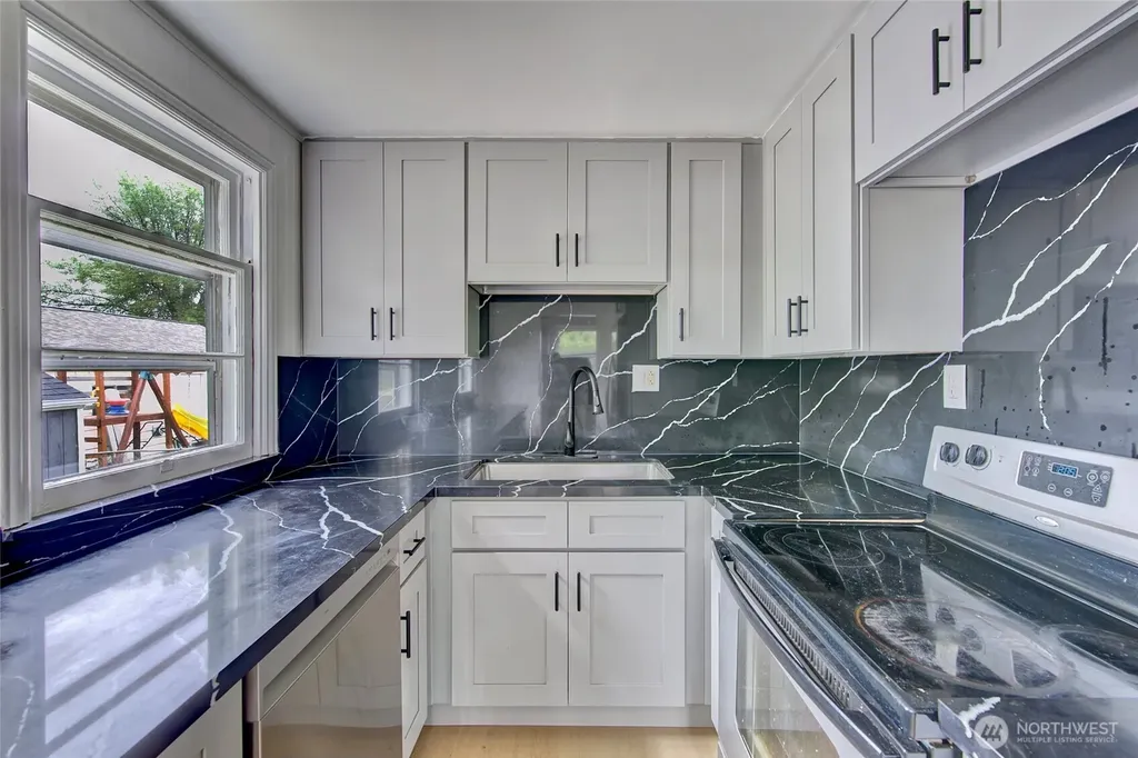 13504 35th Avenue S Tukwila WA 98168