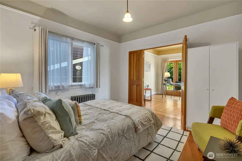 2204 3rd Avenue W Seattle WA 98119