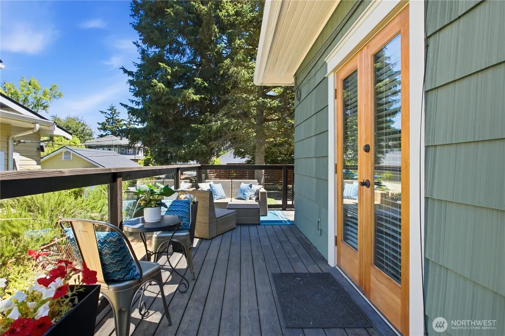 2204 3rd Avenue W Seattle WA 98119
