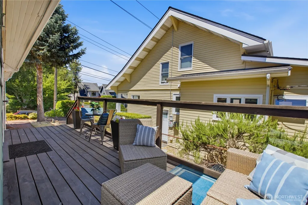 2204 3rd Avenue W Seattle WA 98119