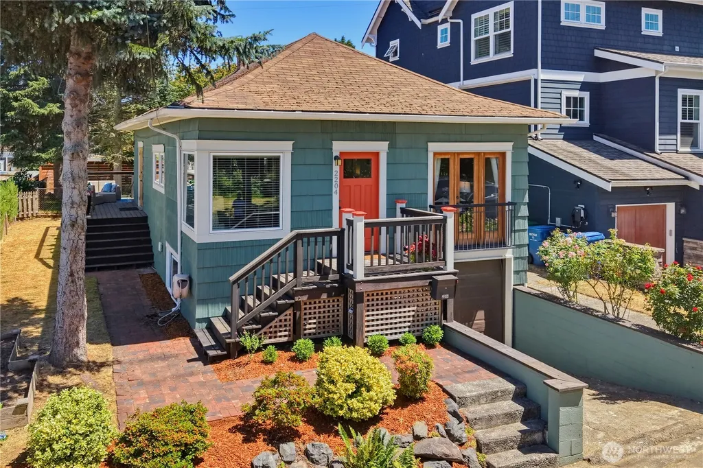 2204 3rd Avenue W Seattle WA 98119