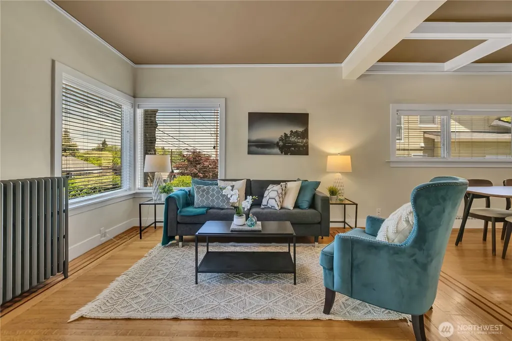 2204 3rd Avenue W Seattle WA 98119