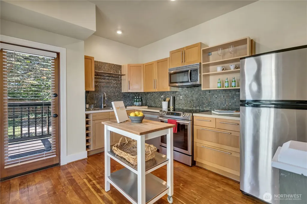 2204 3rd Avenue W Seattle WA 98119
