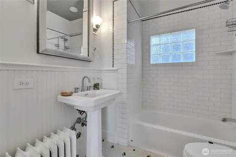 2204 3rd Avenue W Seattle WA 98119