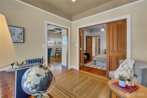 2204 3rd Avenue W Seattle WA 98119