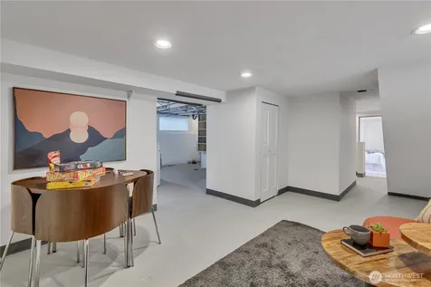 2204 3rd Avenue W Seattle WA 98119