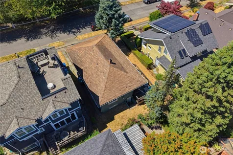 2204 3rd Avenue W Seattle WA 98119