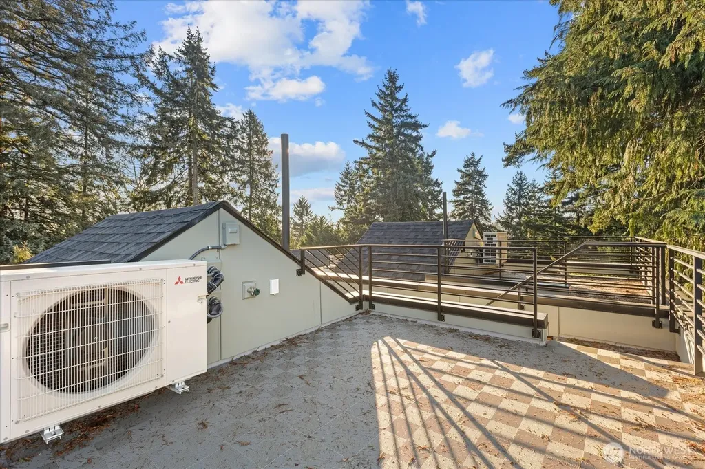 10746 Interlake Avenue N Seattle WA 98133