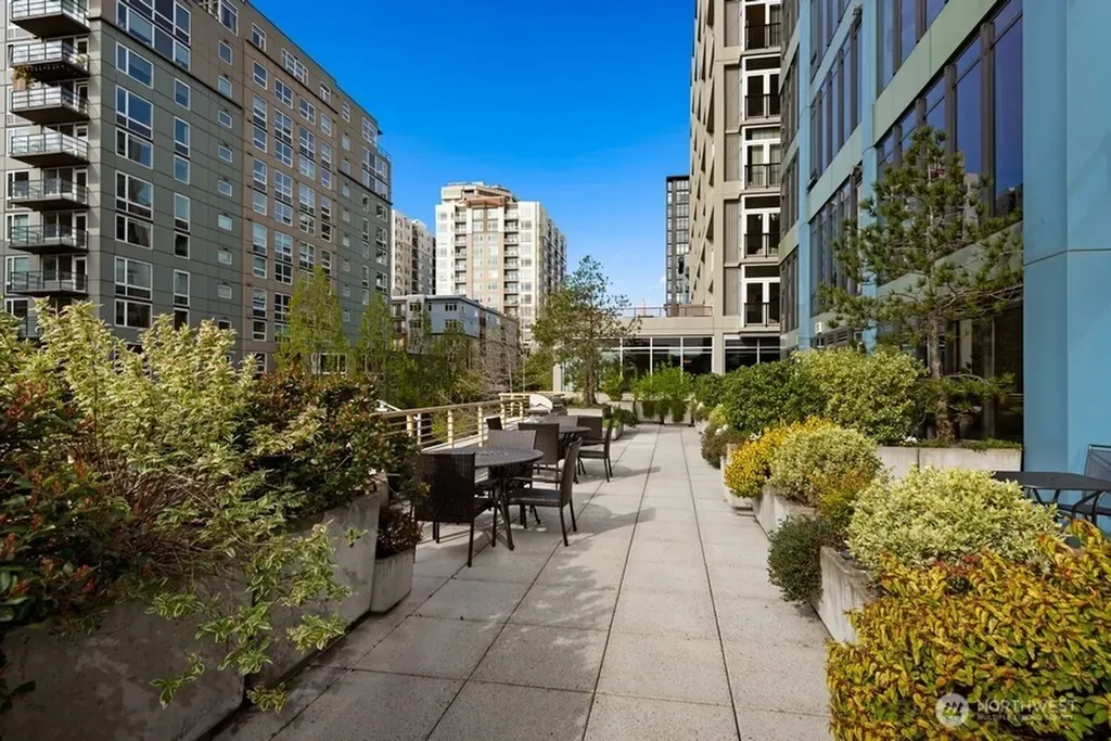 2716 Elliott Avenue Seattle WA 98121