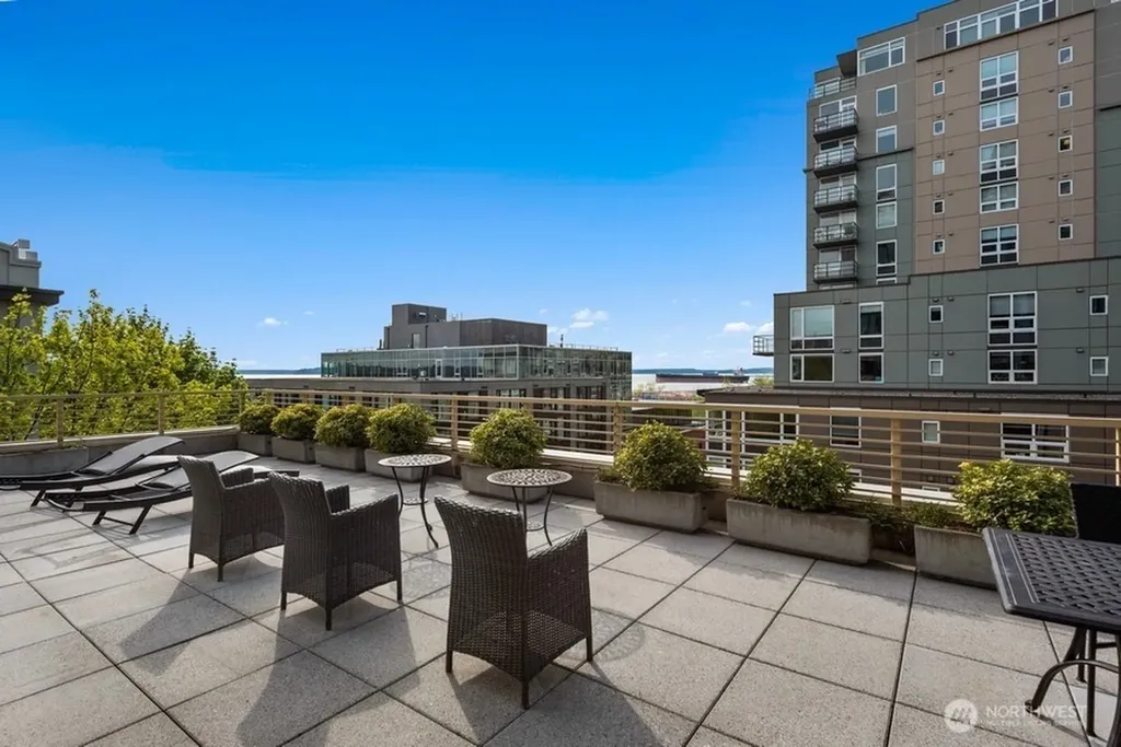 2716 Elliott Avenue Seattle WA 98121