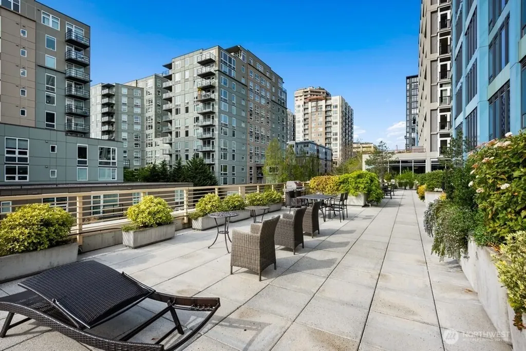 2716 Elliott Avenue Seattle WA 98121