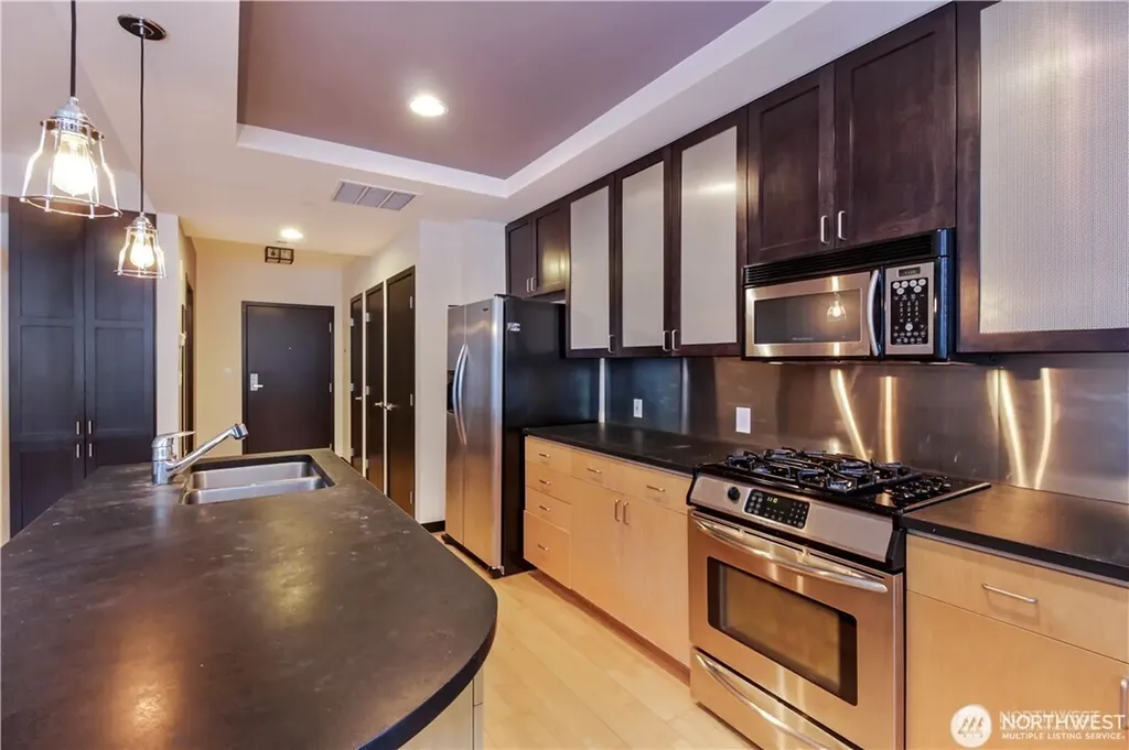 2716 Elliott Avenue Seattle WA 98121