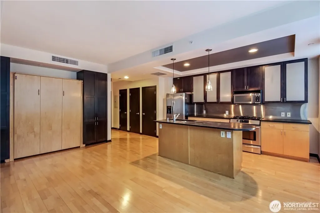 2716 Elliott Avenue Seattle WA 98121