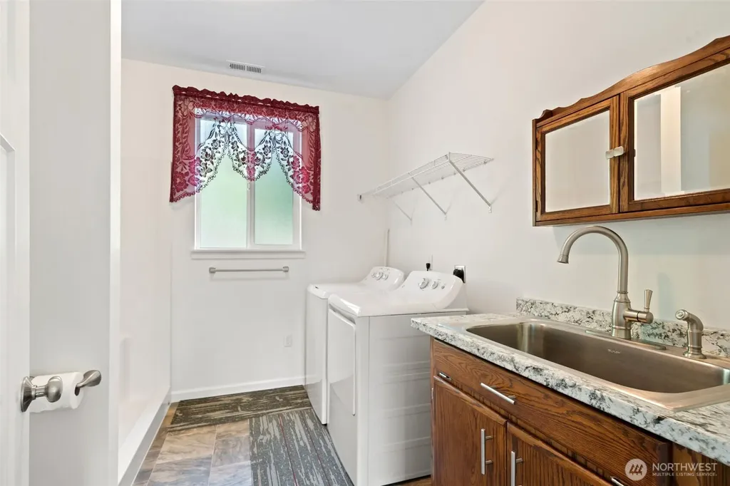 70 E Dabob Road Shelton WA 98584