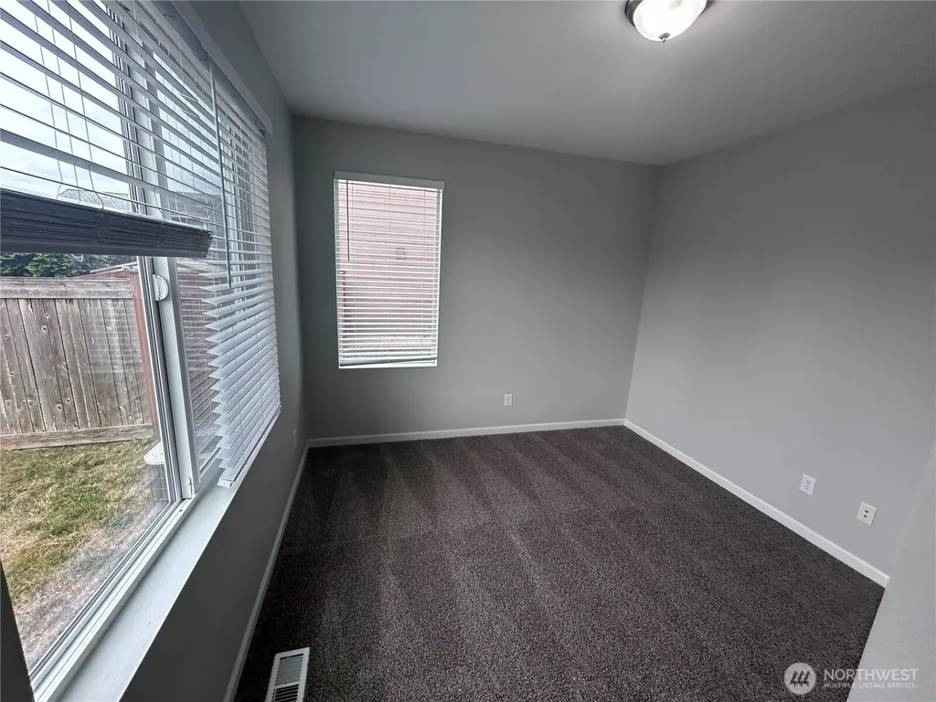 1218 32nd Street NE Auburn WA 98002
