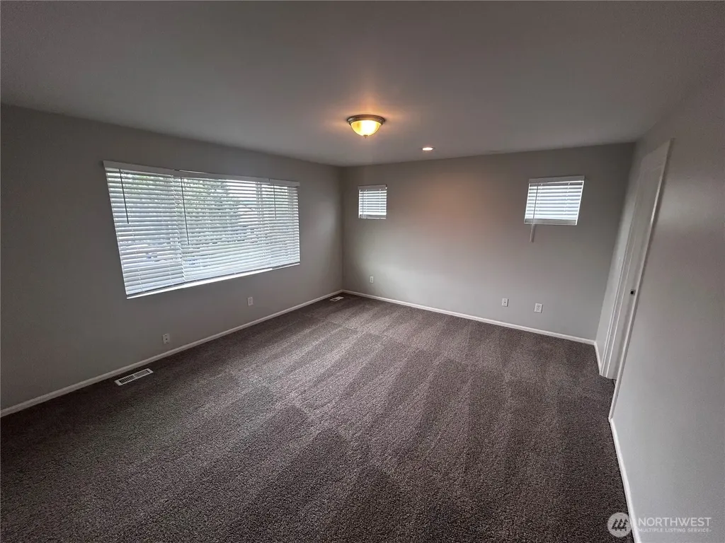 1218 32nd Street NE Auburn WA 98002