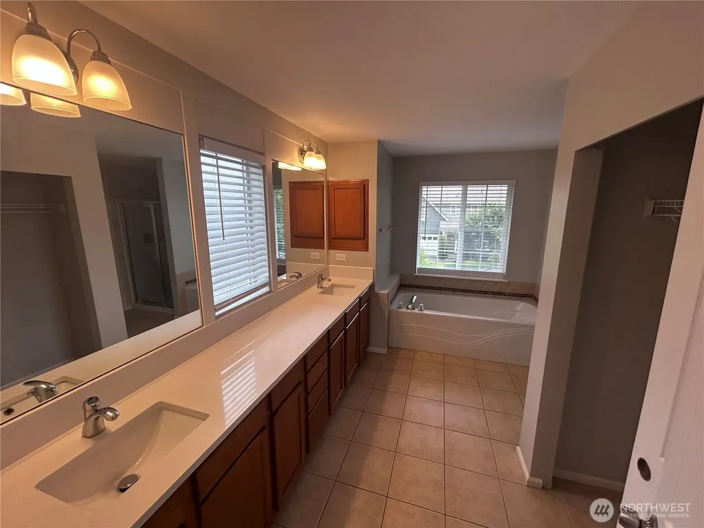 1218 32nd Street NE Auburn WA 98002